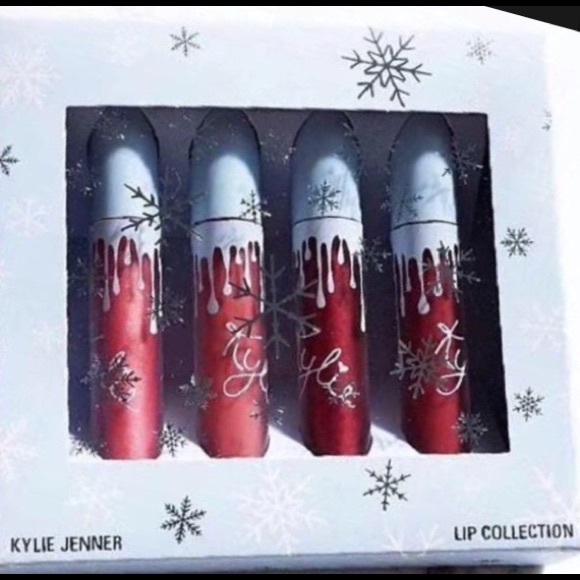 Kylie Jenner baby it’s cold outside - Picture 5 of 5